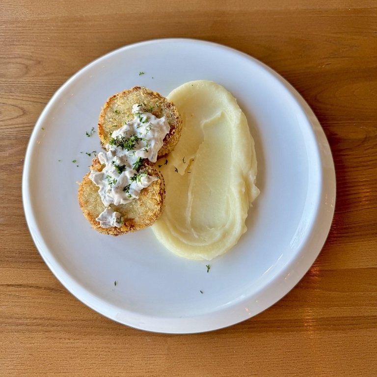 Б Котлеты из щуки с картофельным пюре